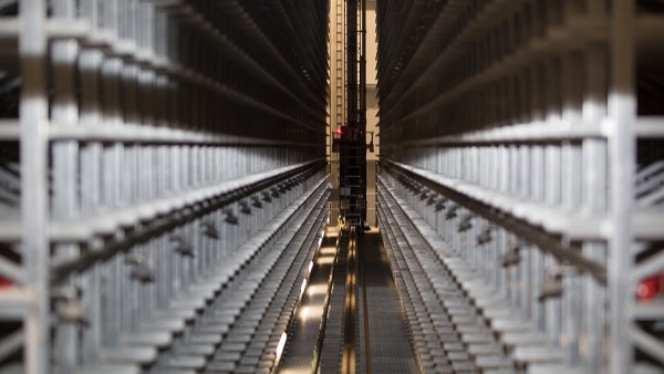 Les entraînements de levage et de propulsion des transstockeurs sont surveillés en permanence avec les appareils SmartCheck.
