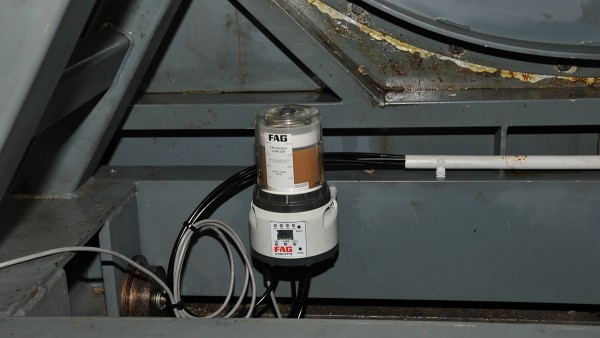 Graisseur CONCEPT8 de Schaeffler au niveau de la base du ventilateur